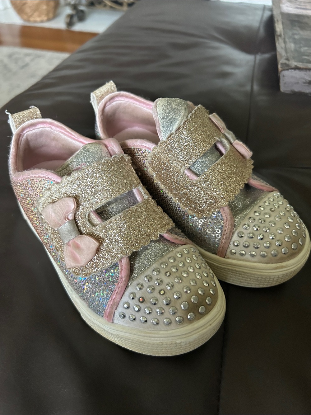 Skechers Kids Twinkle toe Bow Sneakers in Pink and Gold light up sz 10